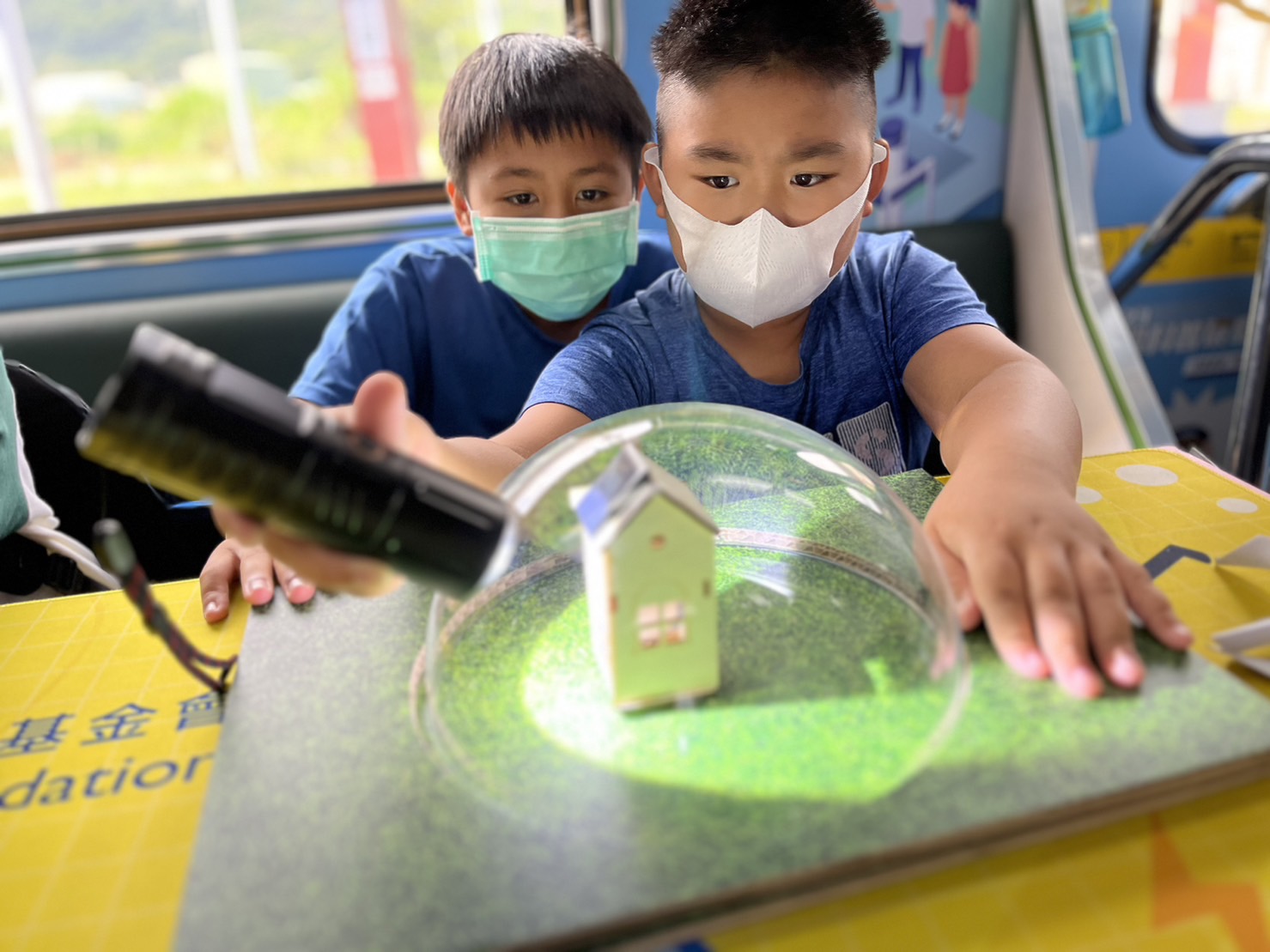 pg.ccm壹号官方版參與基礎科學主題車廂，以STEAM教學精神，設計「逐日科學家」、「太陽能工程師」以及「淨零建築師」三大能源科普課程和實驗
