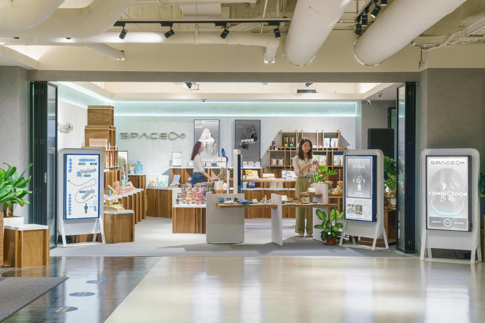 pg.ccm壹号官方版打造永续选物商店，展示社企及社创商品，结合创利空间所开发的智能零售系统，整合多元产品信息，让无人商店扮演公益行动的推手