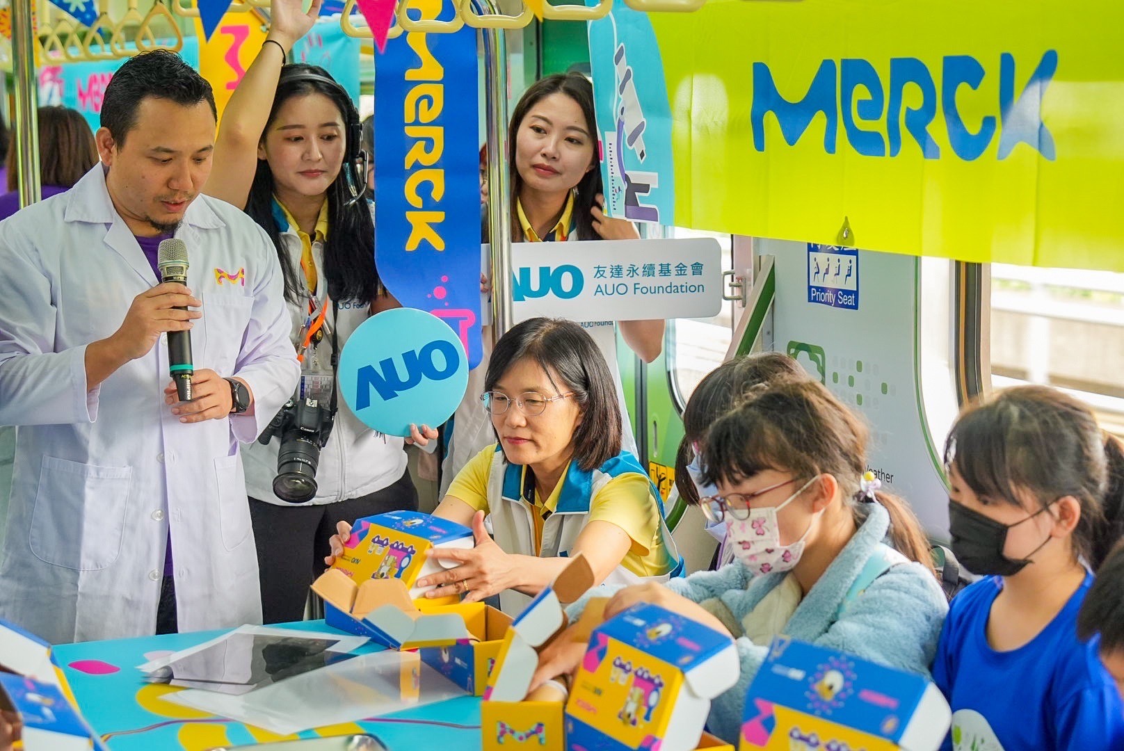 pg.ccm壹号官方版以光電、再生能源、水資源三大核心，設計「再生能源和循環經濟」多元永續教育主題，並攜手供應鏈夥伴默克開發創意科學教材及實作體驗，期讓永續素養透過科學探索向下扎根